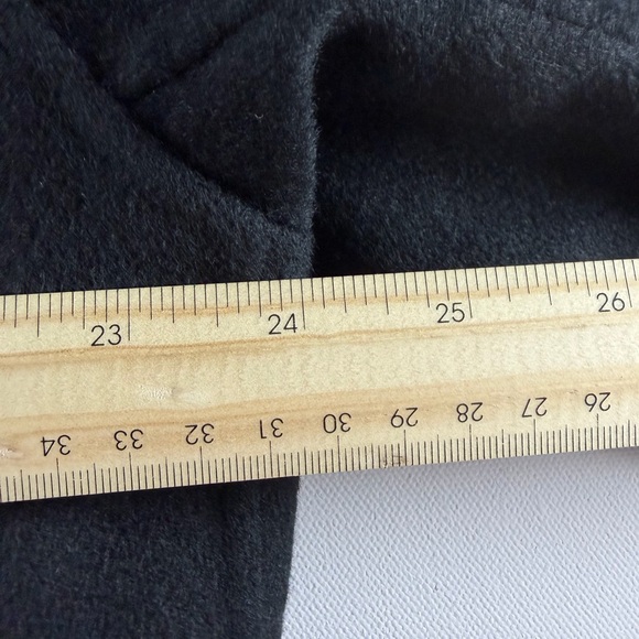 QUINCE 100% Mongolian Cashmere Double-Faced Wrap Coat
Retail $3,990.00 - Picture 12 of 15